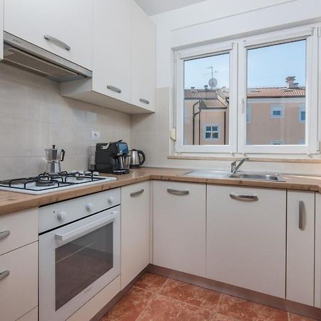 Apartment Melarnian Near The Beach In Umag Extérieur photo