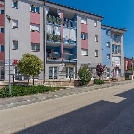 Apartment Melarnian Near The Beach In Umag Extérieur photo