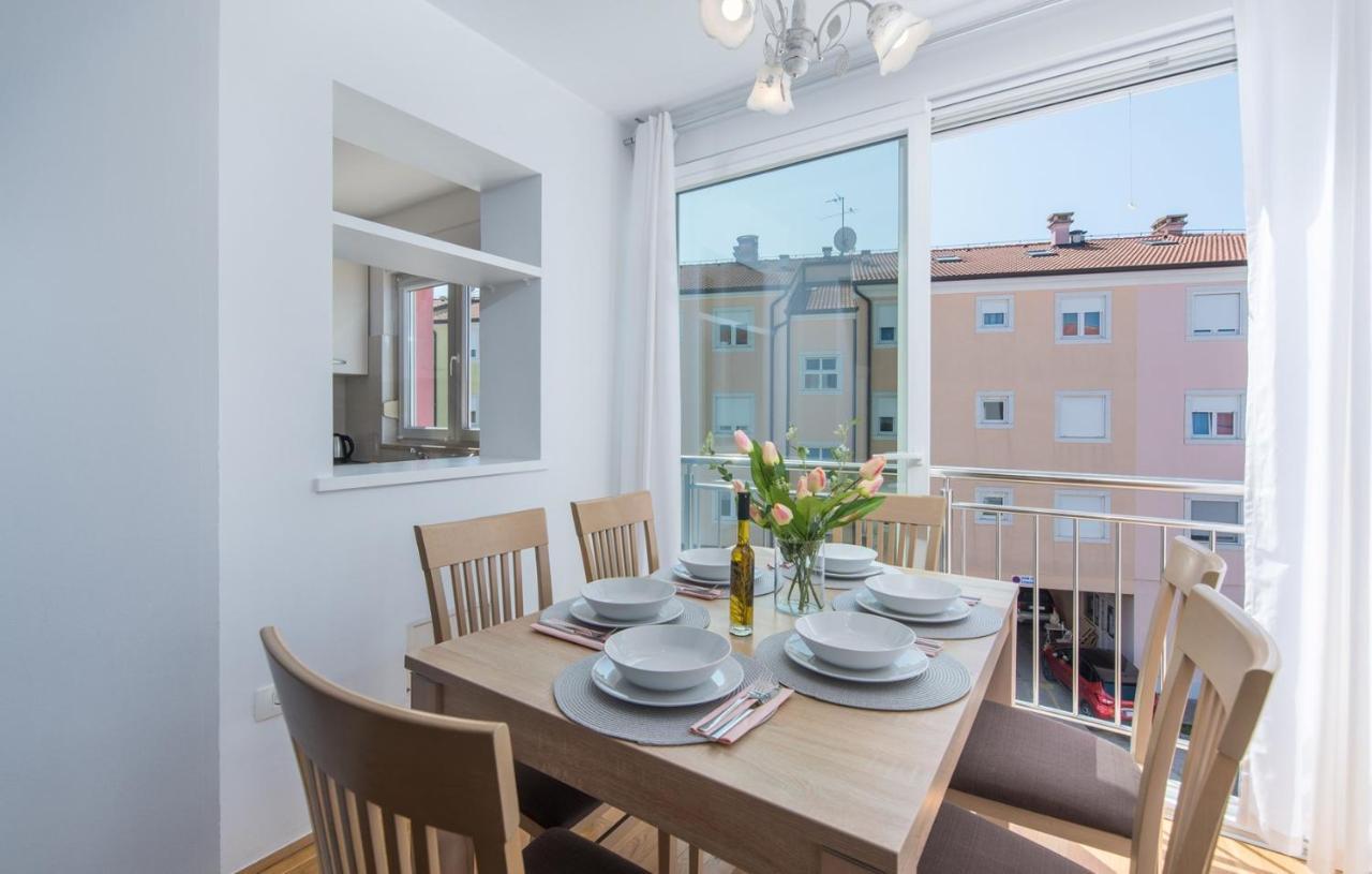 Apartment Melarnian Near The Beach In Umag Extérieur photo