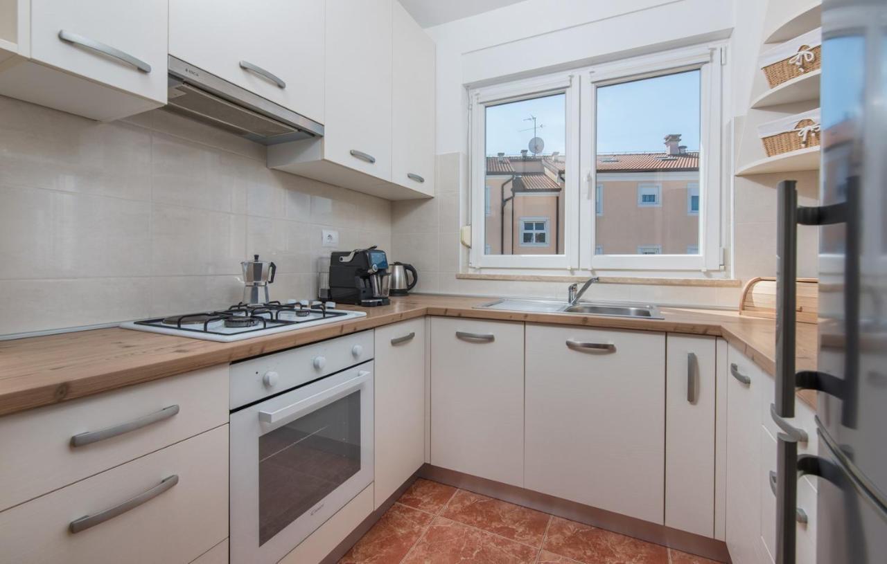 Apartment Melarnian Near The Beach In Umag Extérieur photo