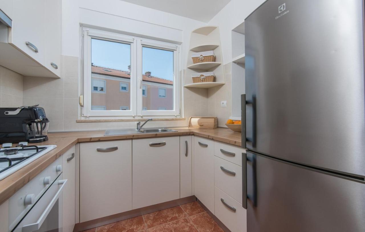 Apartment Melarnian Near The Beach In Umag Extérieur photo