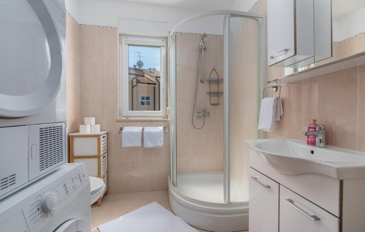 Apartment Melarnian Near The Beach In Umag Extérieur photo