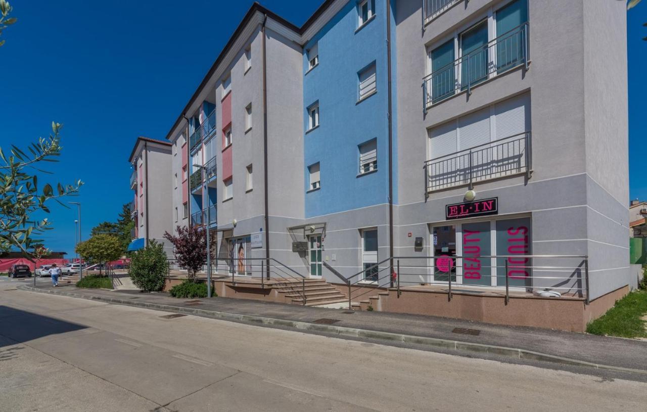 Apartment Melarnian Near The Beach In Umag Extérieur photo
