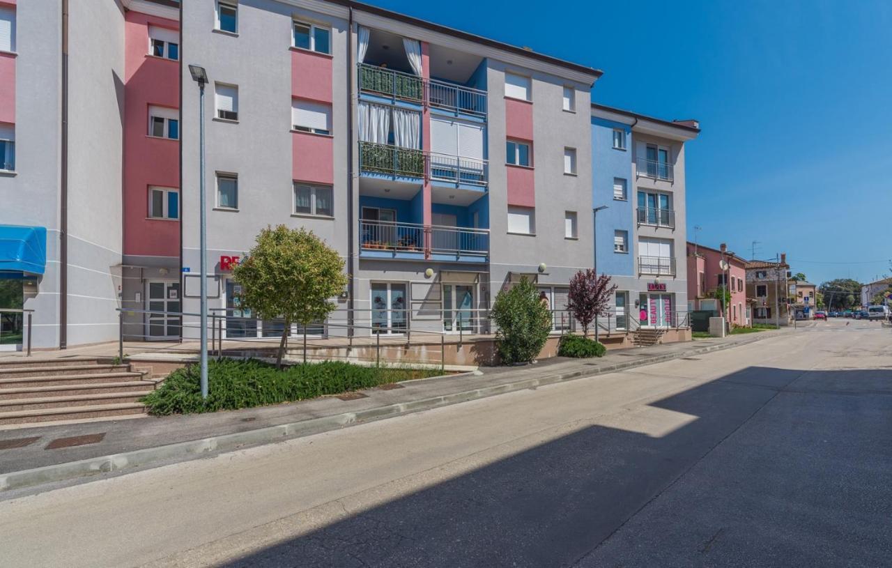 Apartment Melarnian Near The Beach In Umag Extérieur photo